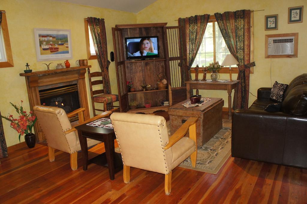 Fairmont Mountain Bungalows Fairmont Hot Springs Rom bilde
