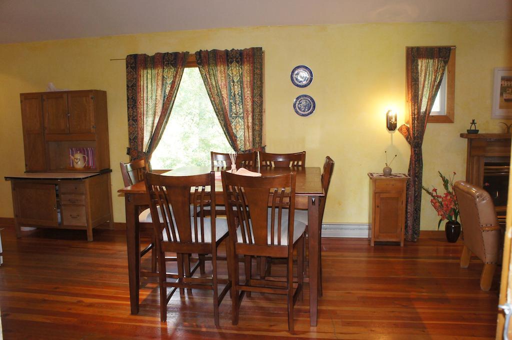 Fairmont Mountain Bungalows Fairmont Hot Springs Rom bilde