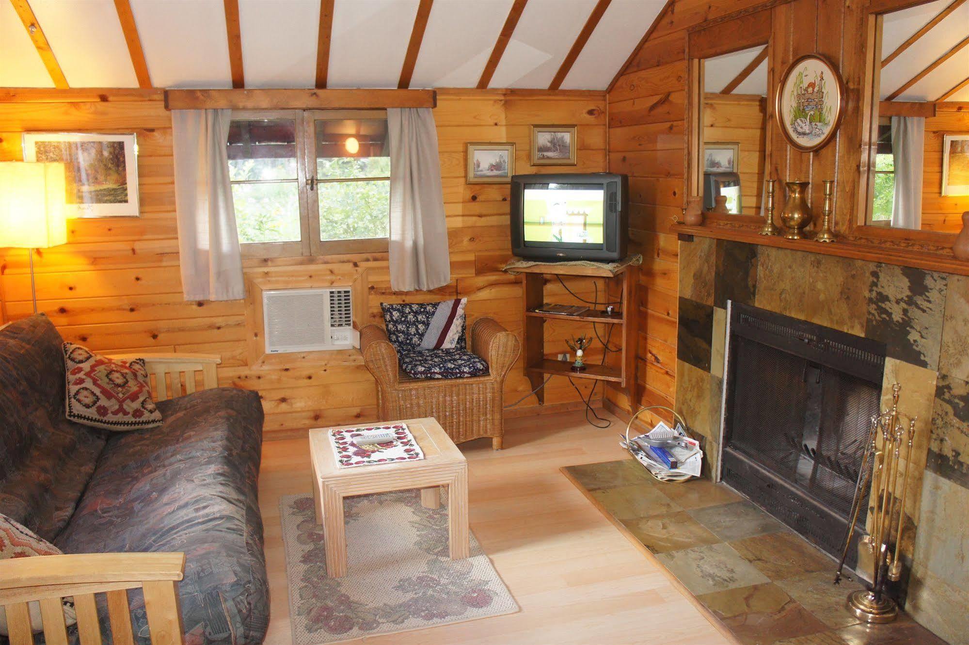 Fairmont Mountain Bungalows Fairmont Hot Springs Eksteriør bilde